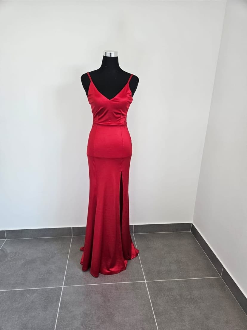 Dress Me Dolly - Dress Hire & Photography