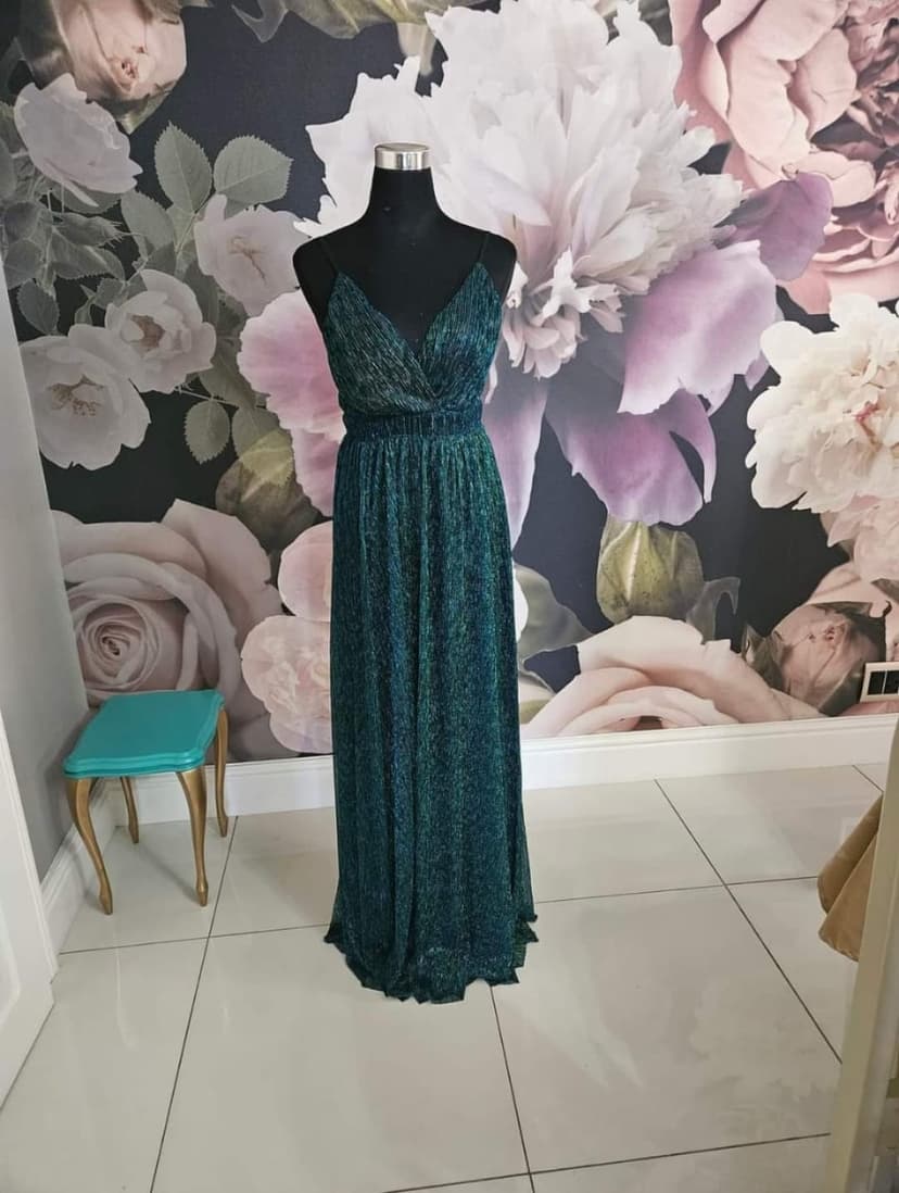 Dress Me Dolly - Dress Hire & Photography