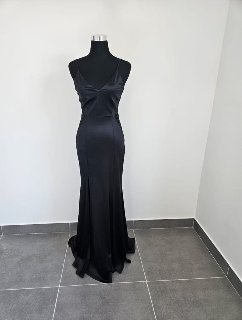 Dress Me Dolly - Dress Hire & Photography