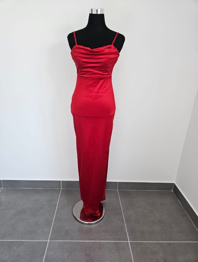 Dress Me Dolly - Dress Hire & Photography